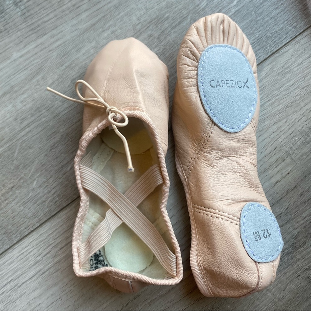 Capezio Juliet ballet shoes size 12 M (little kids) leather, ballet pink.